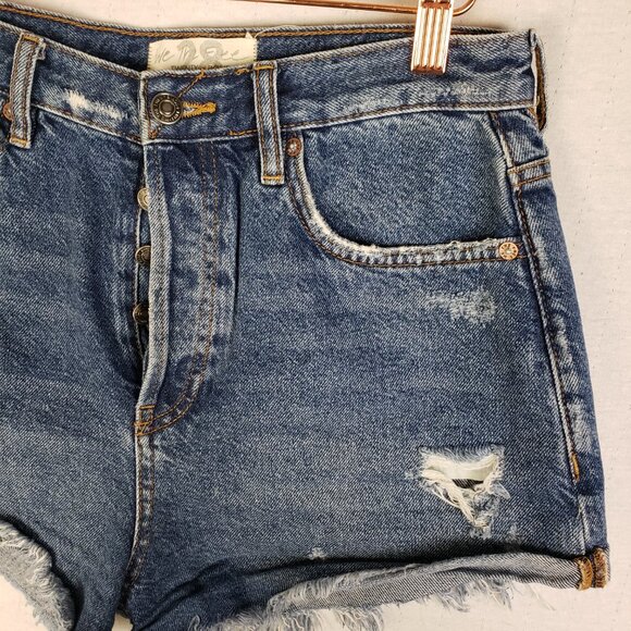 We The Free FP Lasso Jean Shorts Denim Distressed Frayed size 28 Button Fly Boho - Picture 4 of 13